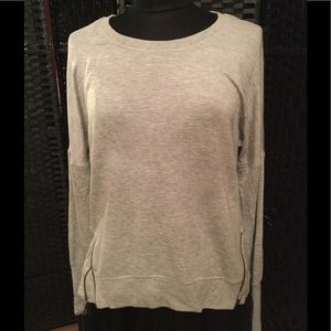 Sweatshirt type yoga shirt with zippers