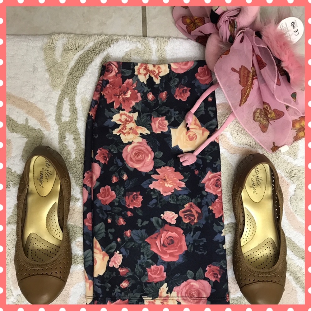 Forever 21 Pink Rose Pull-On Bodycon Skirt-Mini