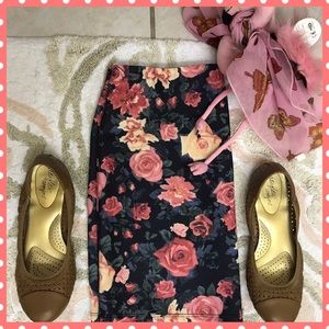 Forever 21 Pink Rose Pull-On Bodycon Skirt-Mini