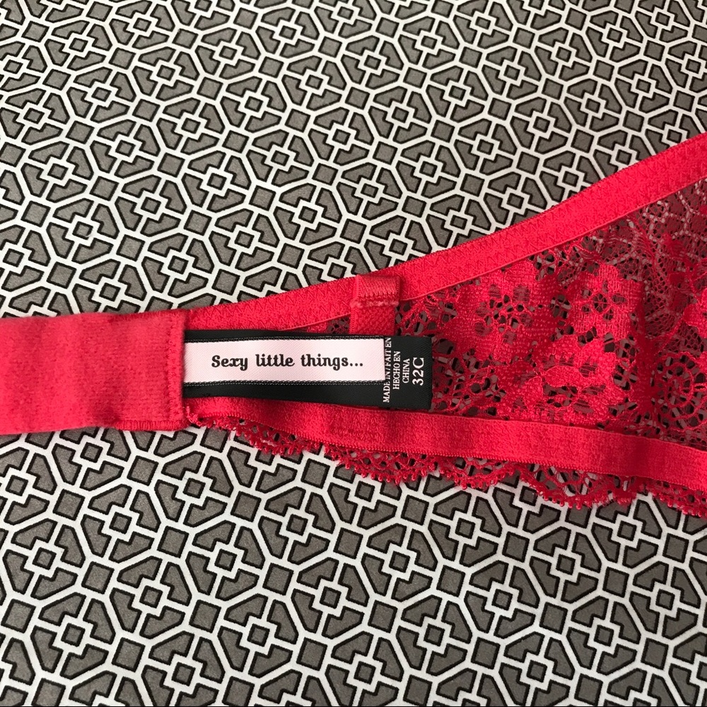 VICTORIA'S SECRET CONVERTIBLE BRA - Picture 5 of 6