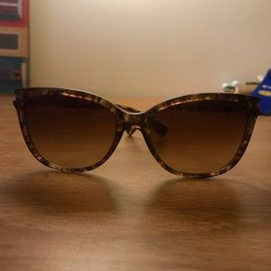 Coach Sunglasses (style: HC8132 L109) Coach Sunglasses (style: HC8132 L109)