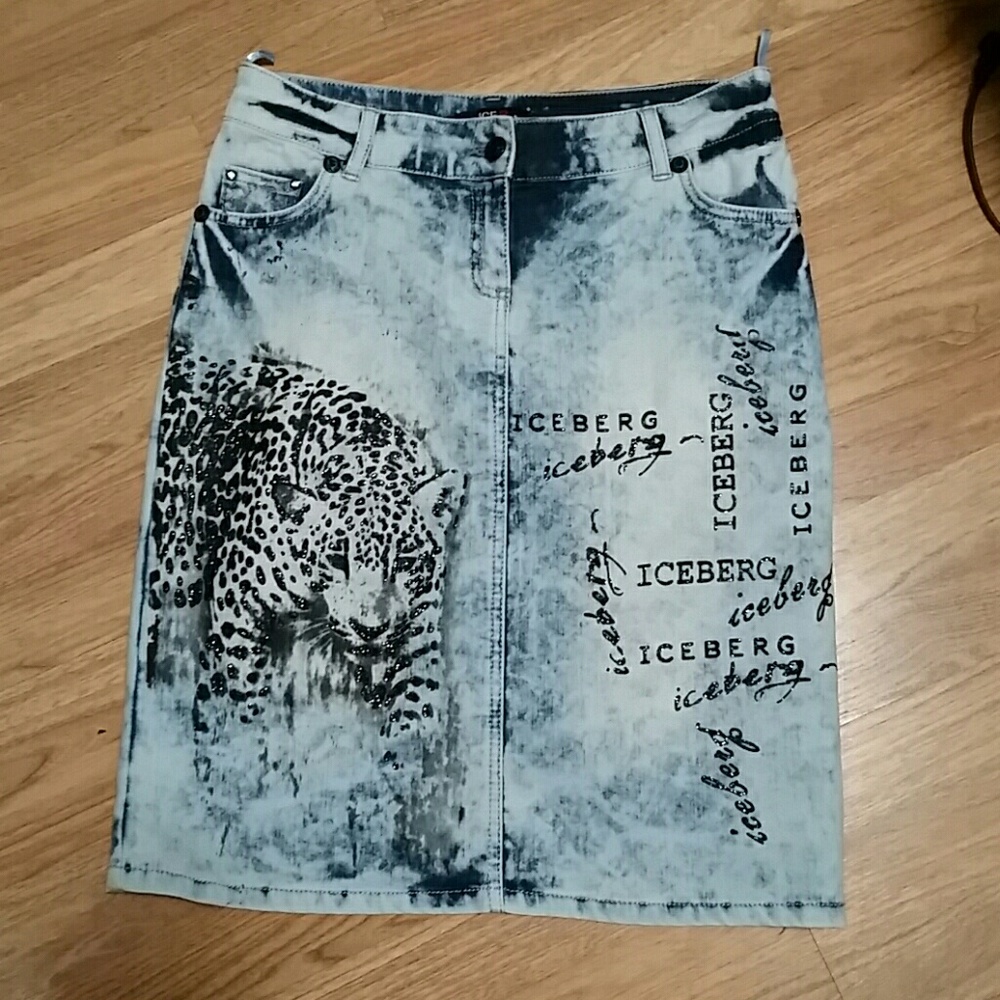 Denim skirt