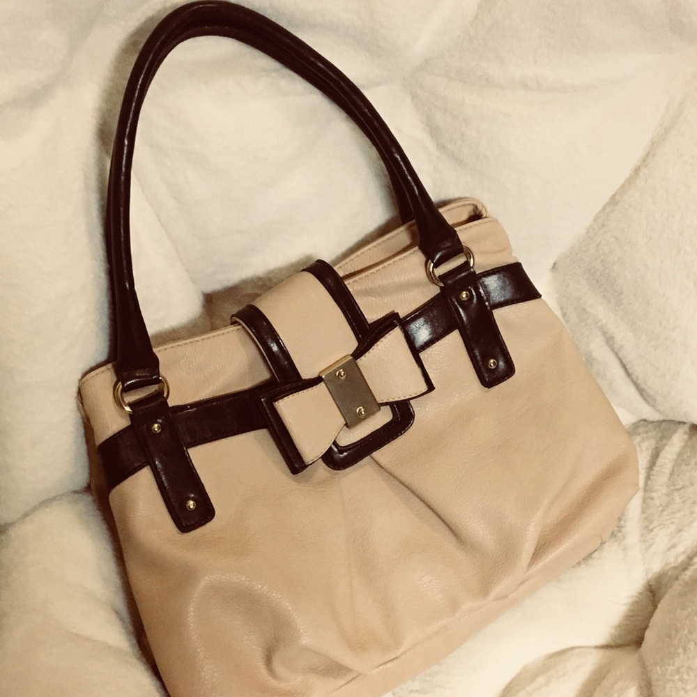 New 🎉Aldo Purse - Cream and Black with Bow Detail