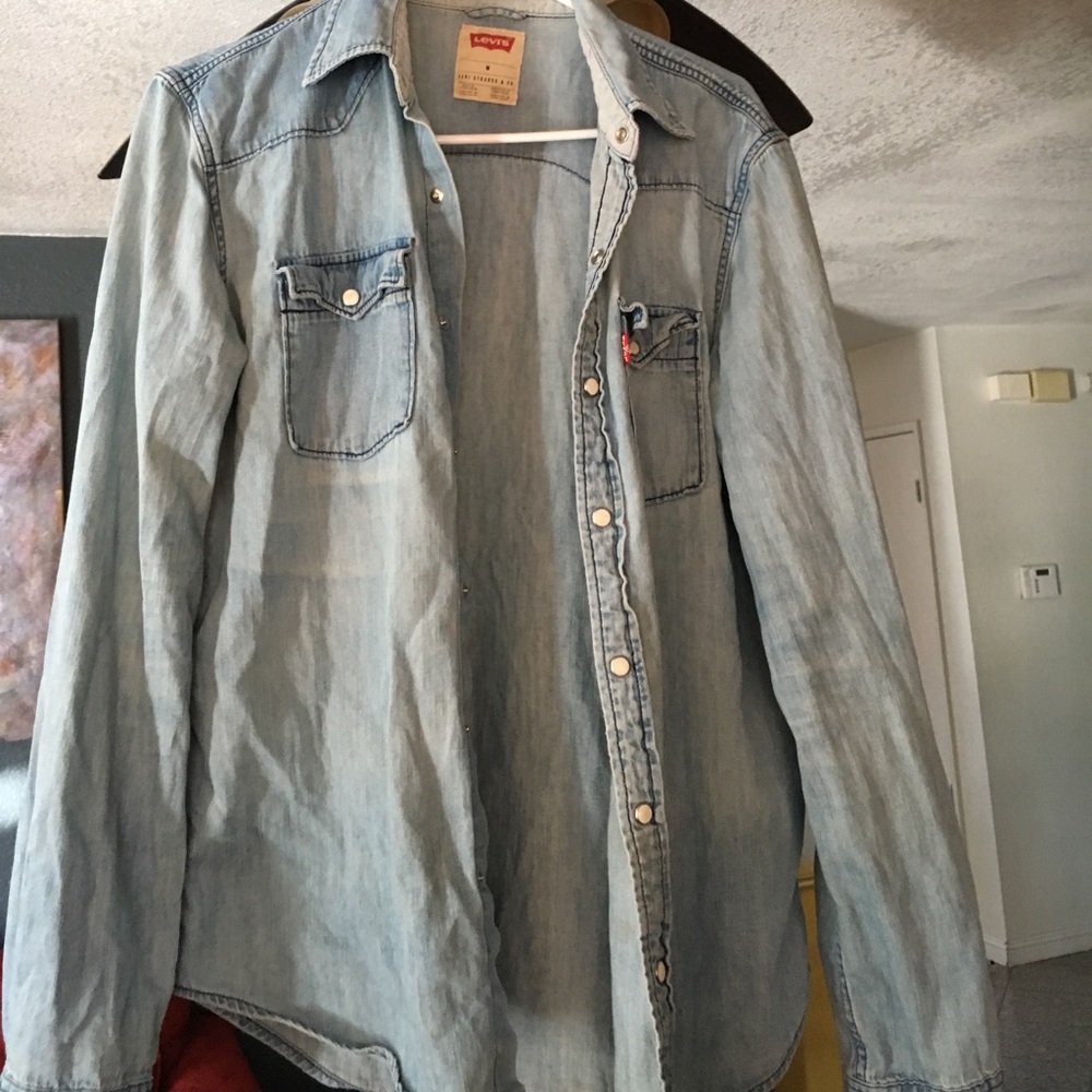 Men's Levi's denim shirt