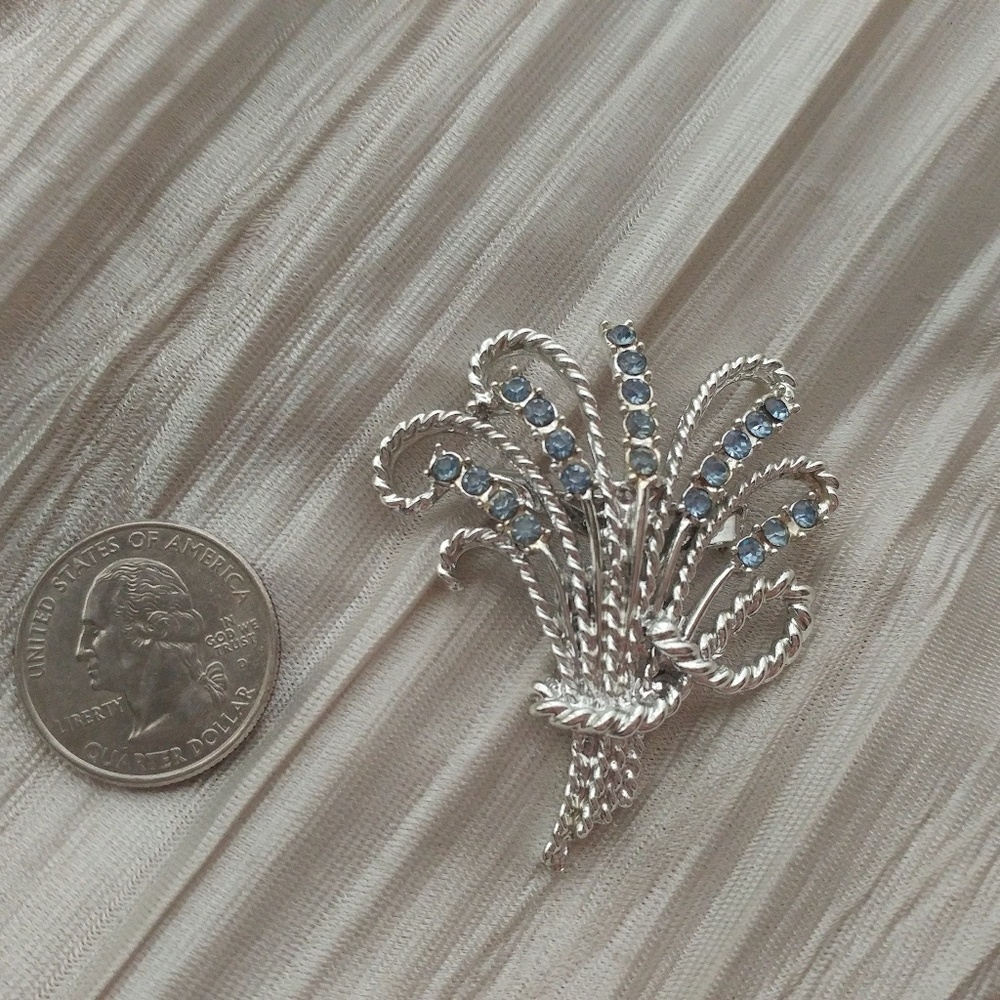 Vintage Costume Jewelry Brooch Pin