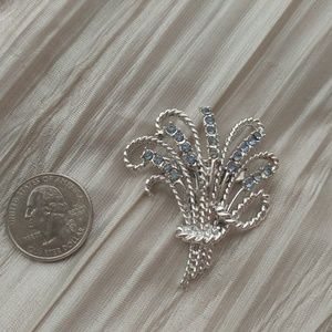 Vintage Costume Jewelry Brooch Pin