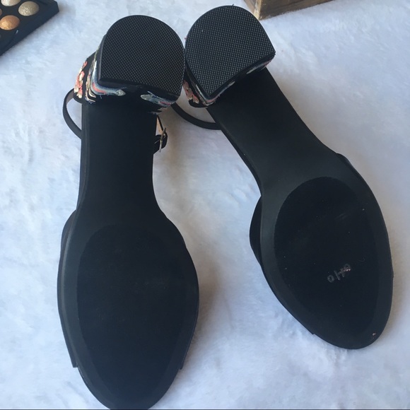 Steve Madden Delilah embroidered chunky satin heel - Picture 7 of 8