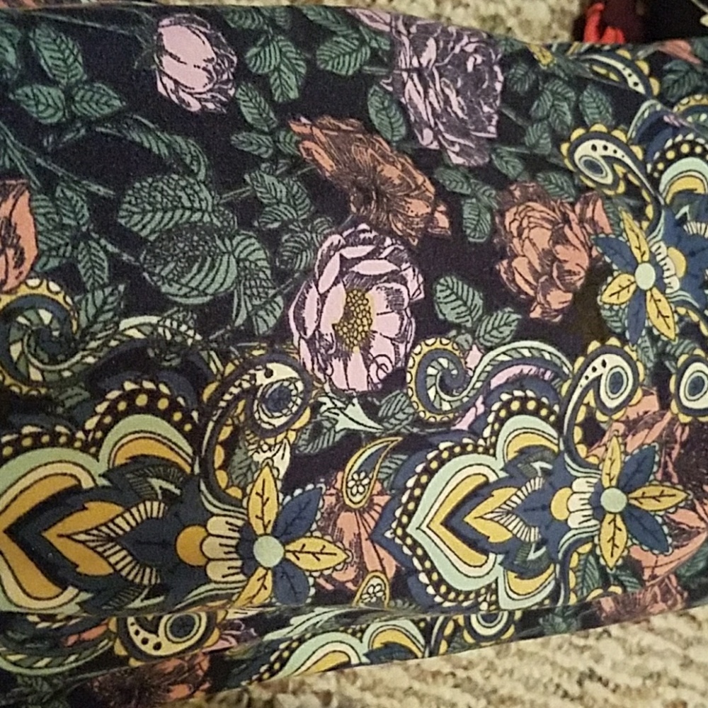 Lularoe TC paisley and rose combo