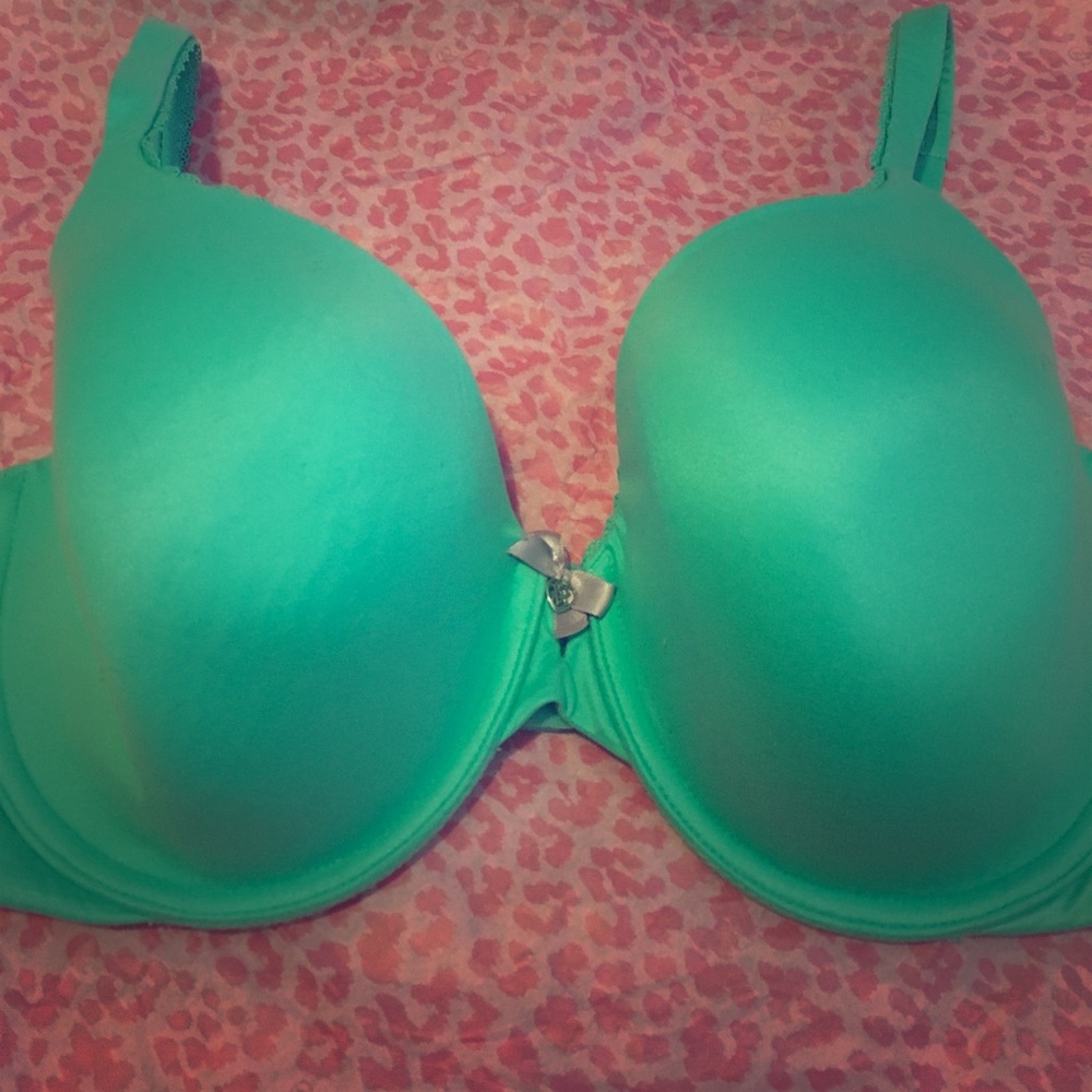Victoria's Secret Body by Victoria 34DDD Bra