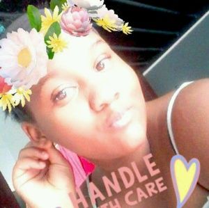 Meet your Posher, Halee