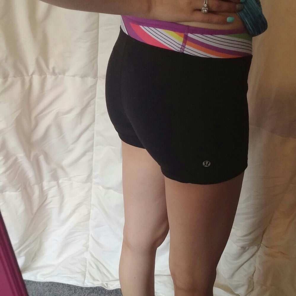 Lululemon shorts size 4
