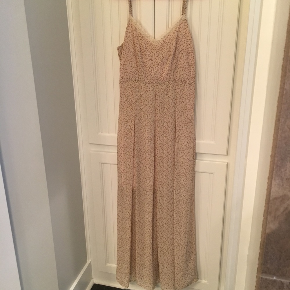 NWT- Dainty floral maxi dress