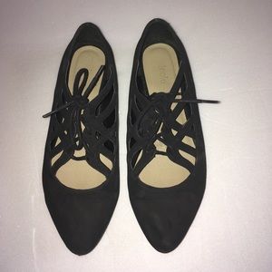 Black pointed shoes