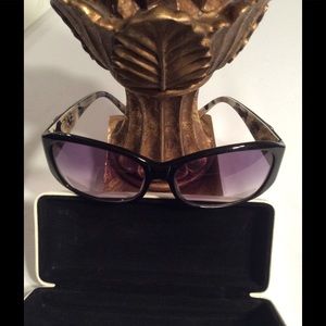 🌺 VERA BRADLEY SUNGLASSES/CUTE SILVER FLOWERS 🌺 VERA BRADLEY SUNGLASSES/CUTE SILVER FLOWERS