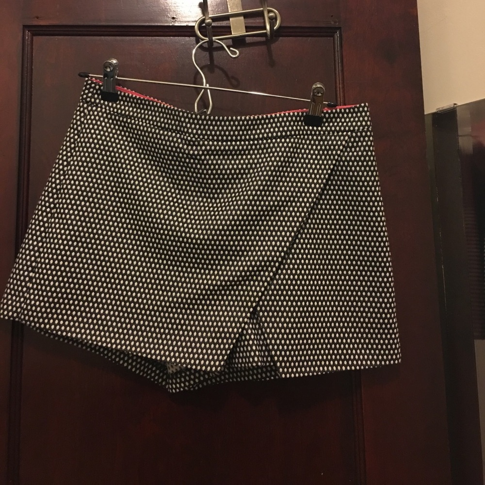 United Colors of Benetton Black and White Skort