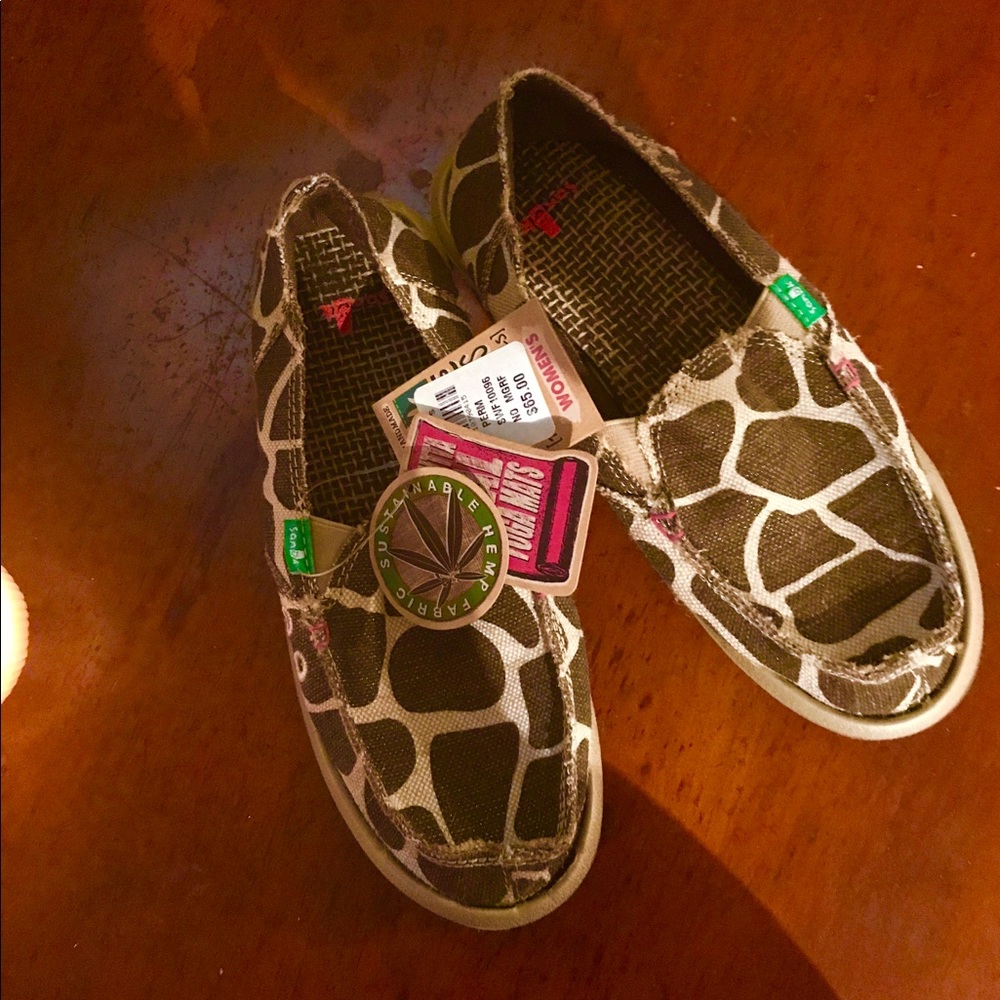 Sanuks Giraffe Print