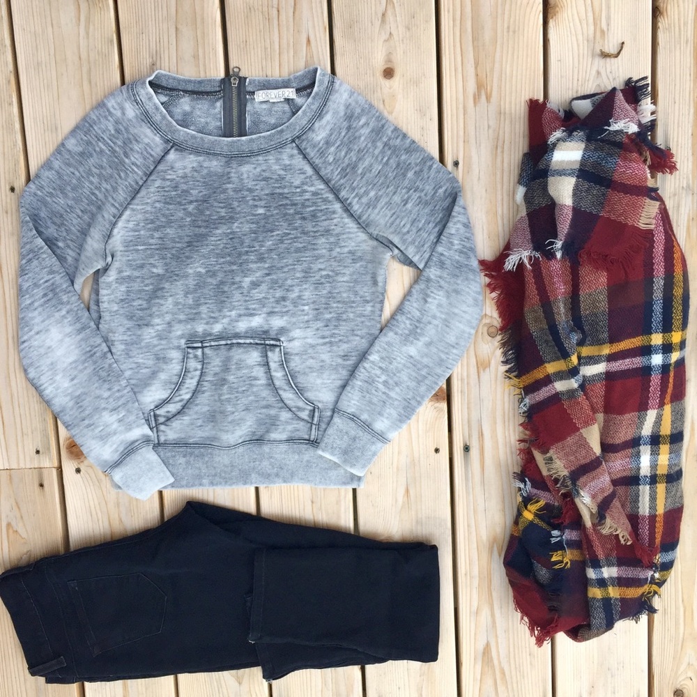 Forever 21 Crew Neck gray Sweatshirt