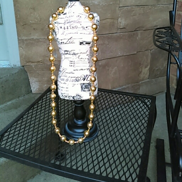 Monet Jewelry - Monet gold necklace