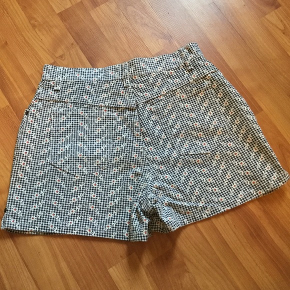 Vintage High Waist Shorts - Picture 3 of 6