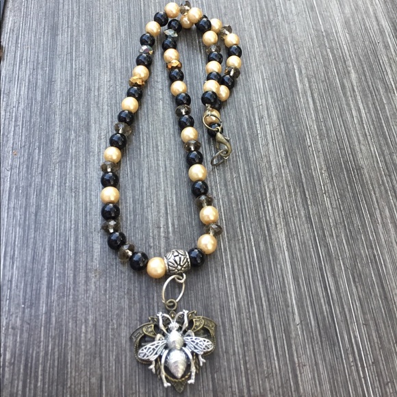 Jewelry - Queen Bee Necklace