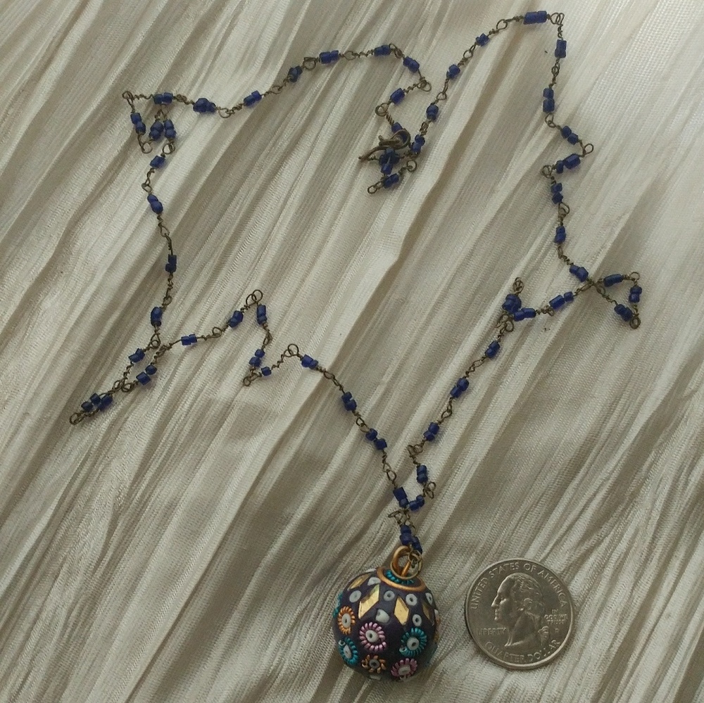 Vintage costume jewelry necklace (Avon?)