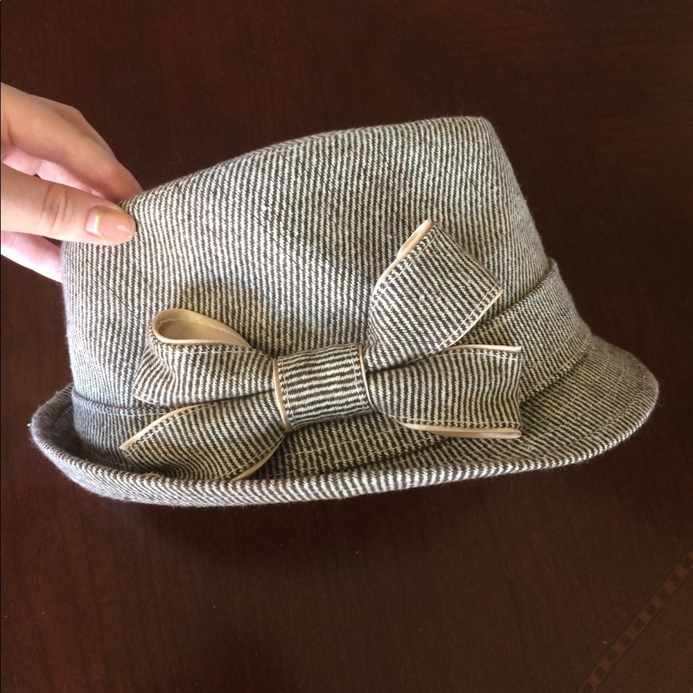 ⭐️SOLD on eBay⭐️ Women's Ivory and Grey Fedora