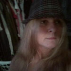 Meet your Posher, Dee dee