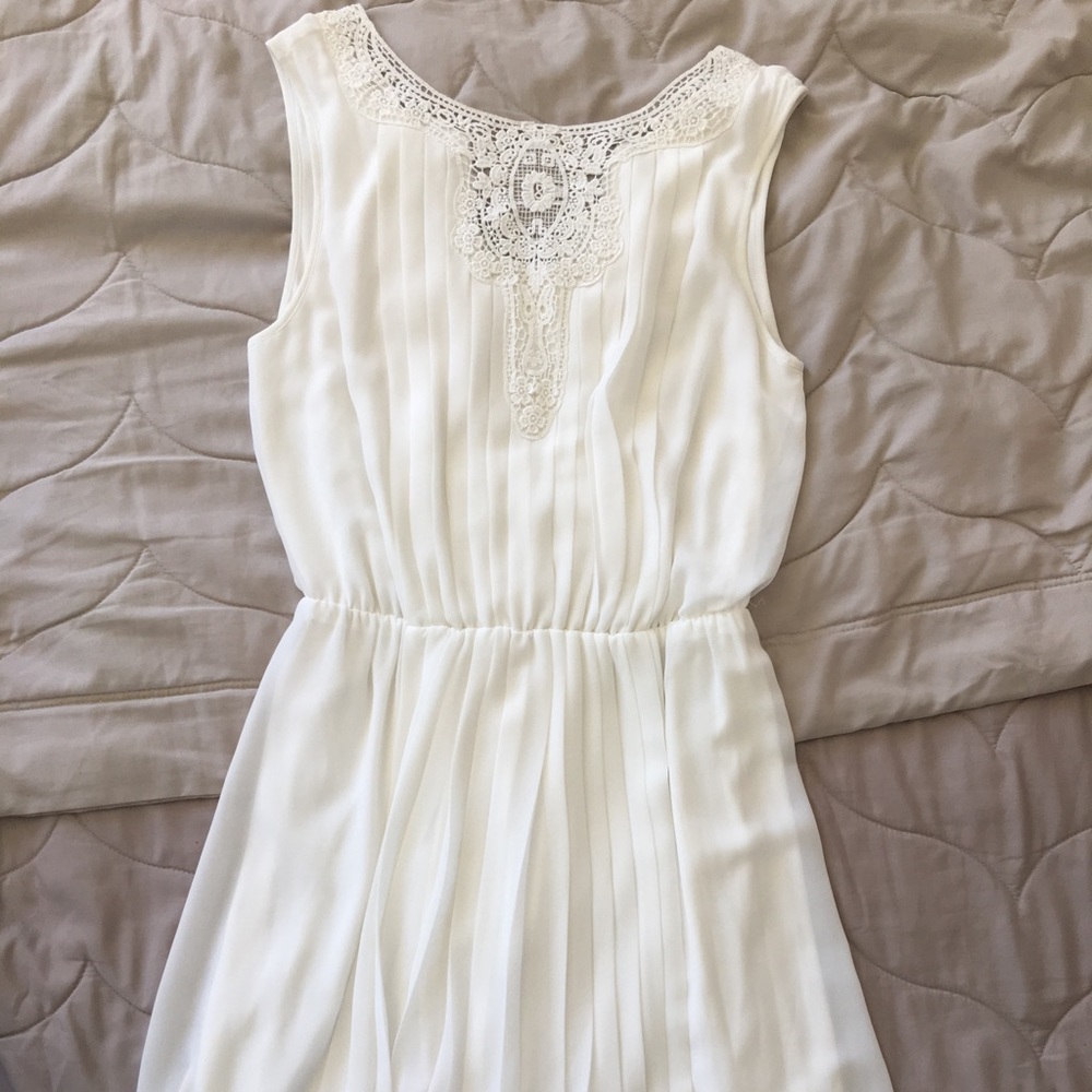 White Jessica Simpson pleated dress w/ lace detail
