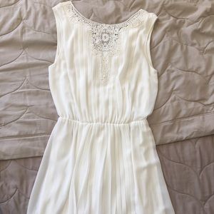 White Jessica Simpson pleated dress w/ lace detail