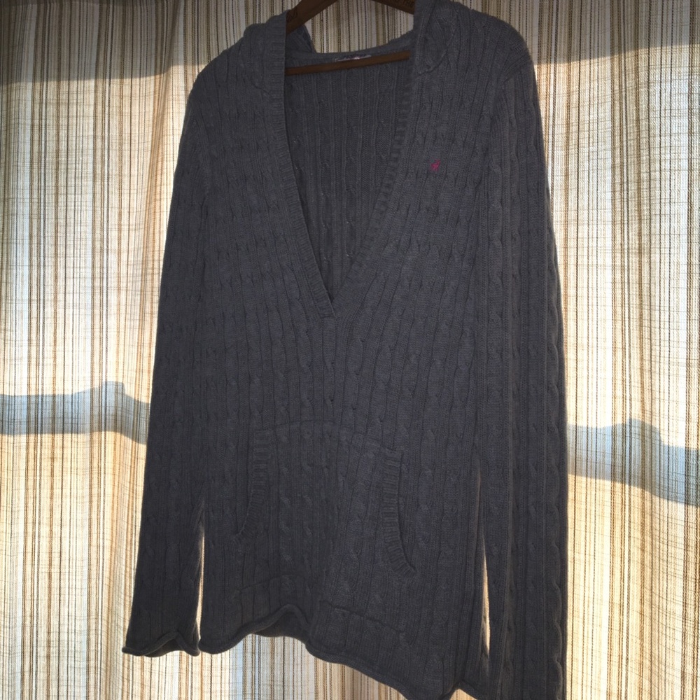 Old Navy Cable V-neck sweater