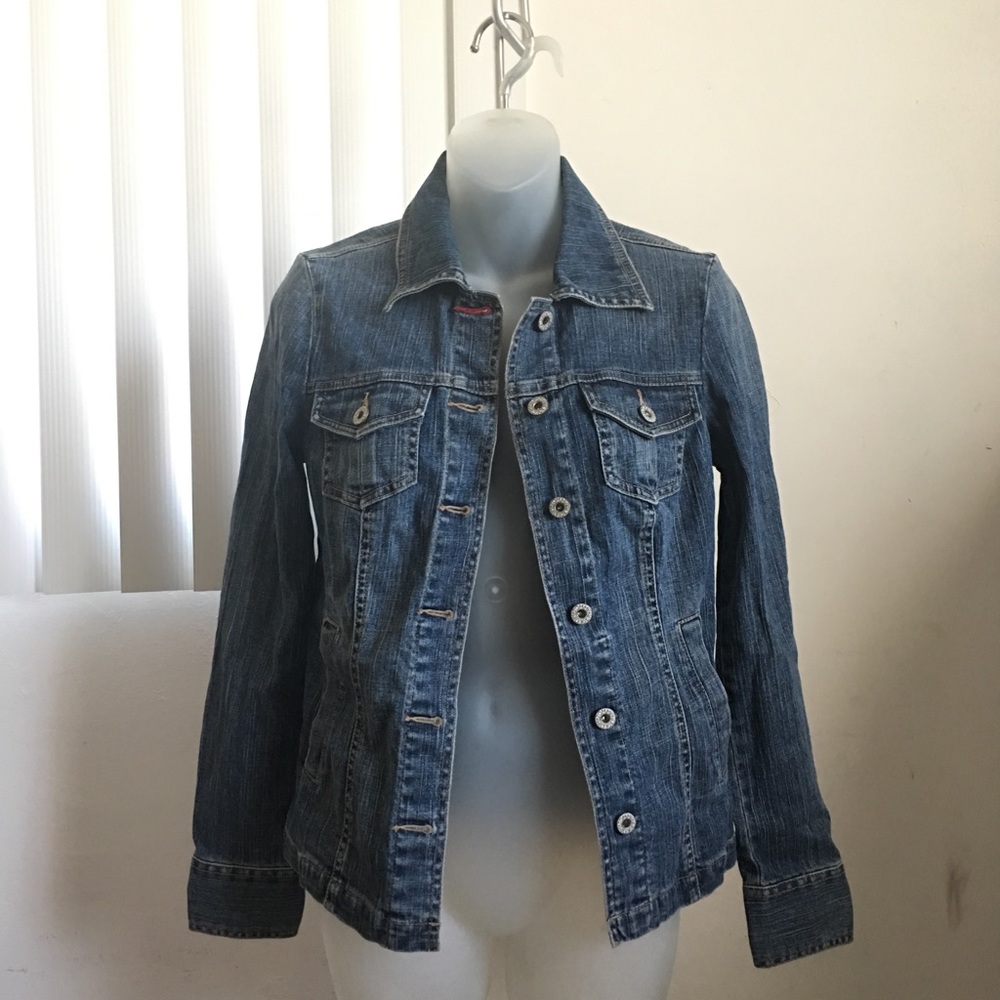 Tommy Hilfiger denim jacket. Medium wash Size S