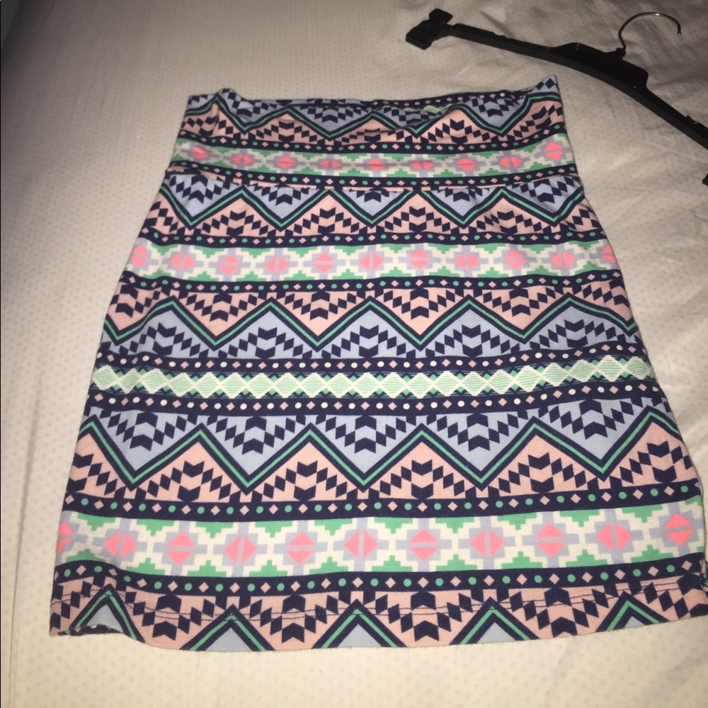 Charlotte Russe geometric pattern skirt (size s)
