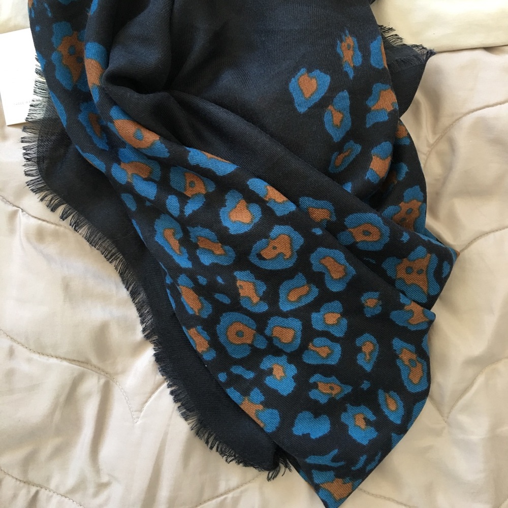Loft leopard scarf, warm and NEW