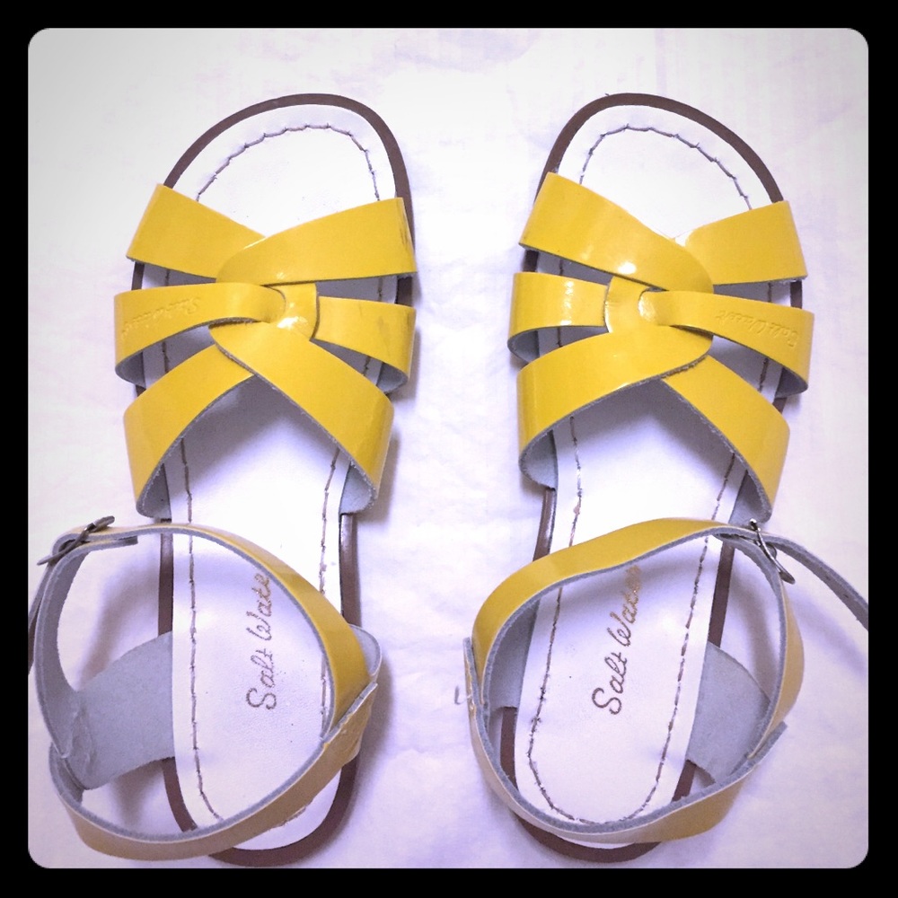 Salt Water yellow patent leather sandals size 8