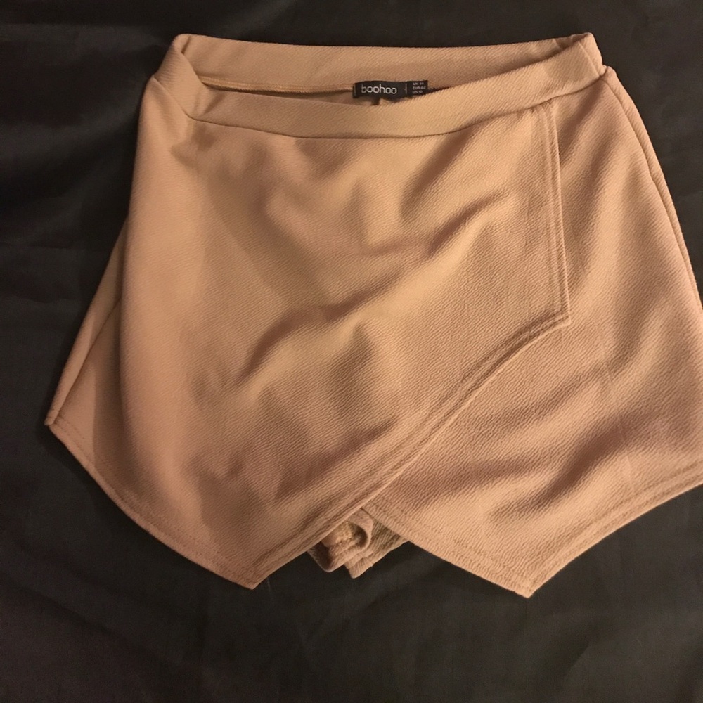 Tan skort NWOT