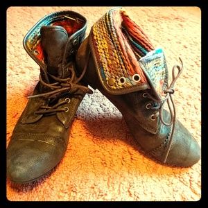 PTPT Fashion Style Booties sz 40 (8.5) PTPT Fashion Style Booties sz 40 (8.5)