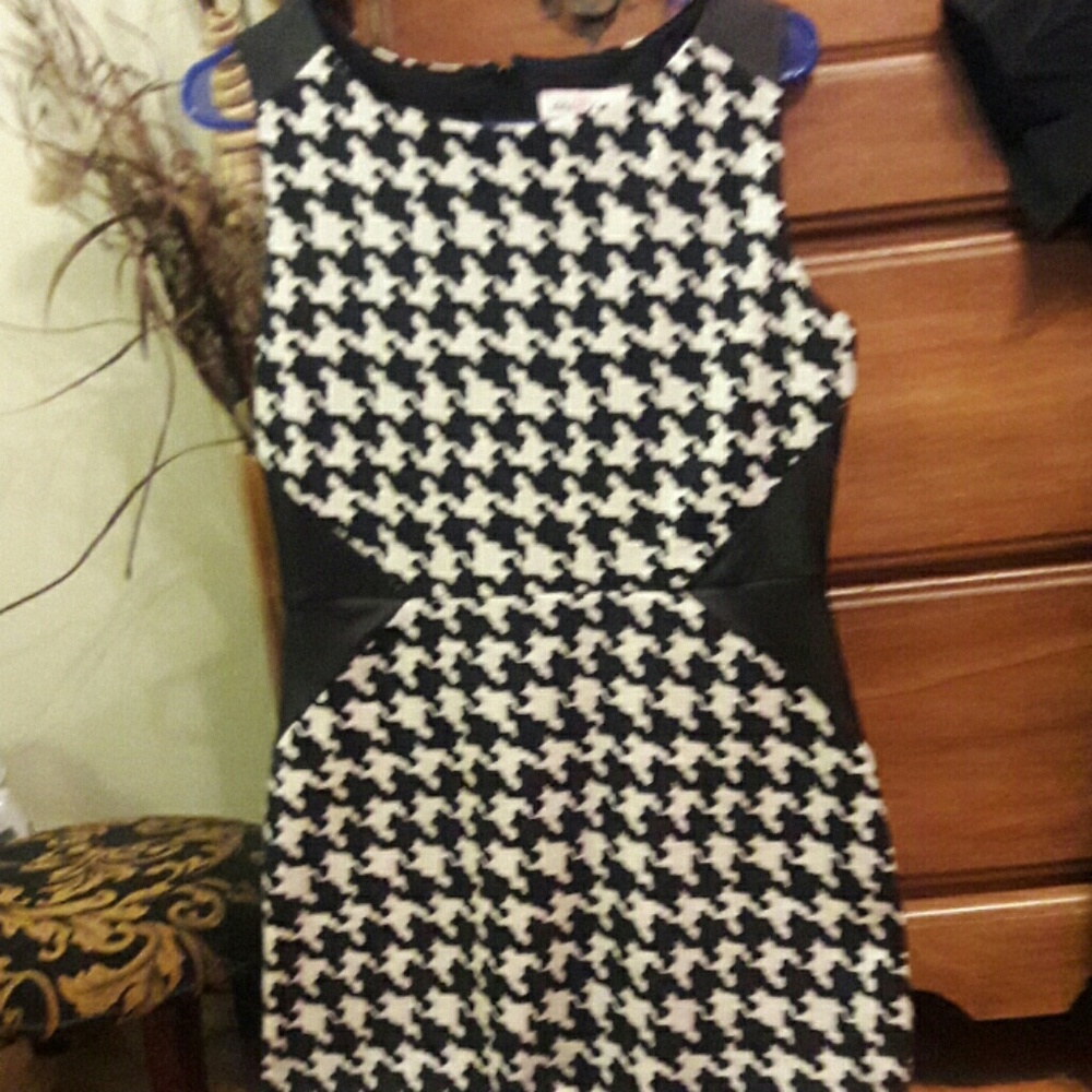 BOUTIQUE, NEW WITH OUT TAG, DRESS!