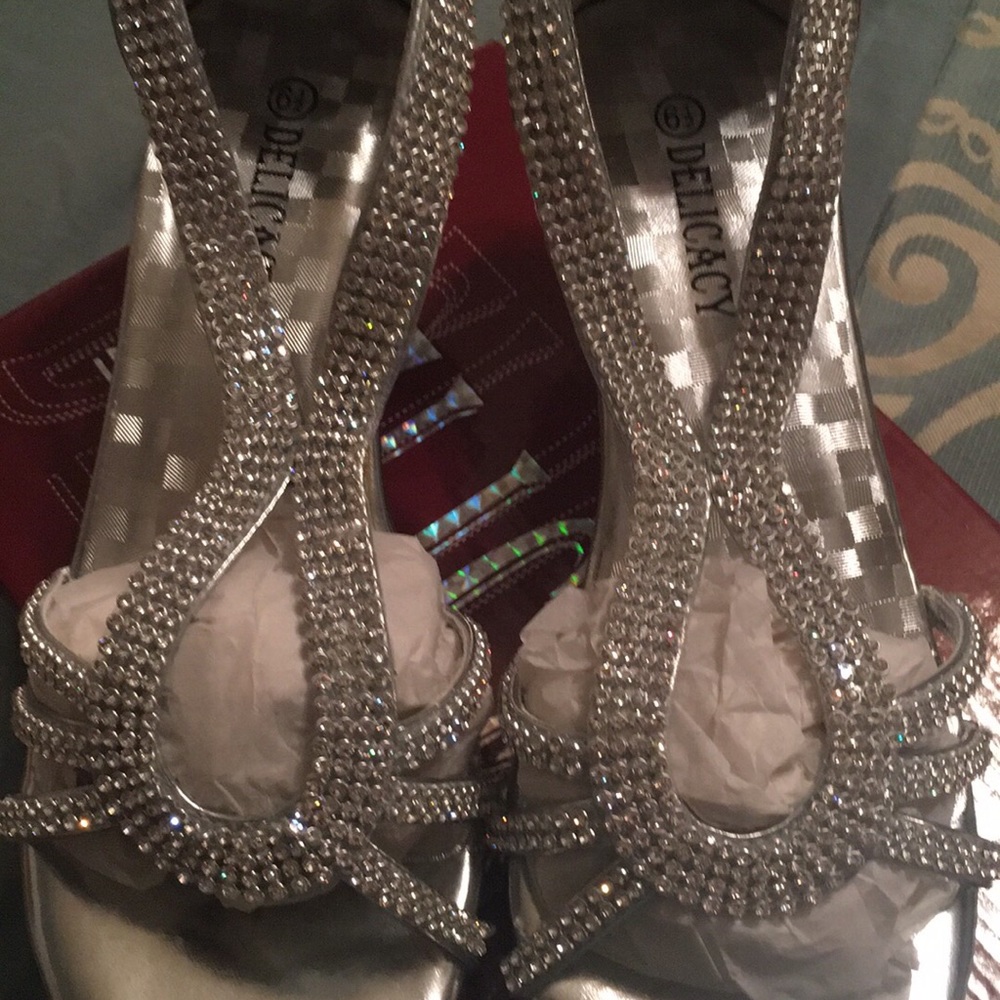 Sparkle silver kitten heels