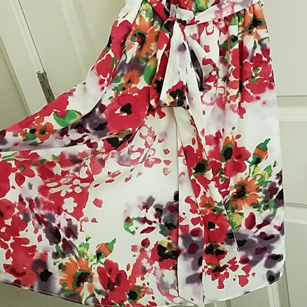 Express Floral Ruffle Dress - Picture 3 of 6