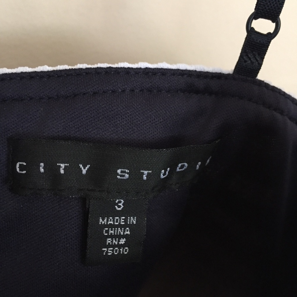 City Studio Crop Top Sz 3 NWT - Picture 2 of 3