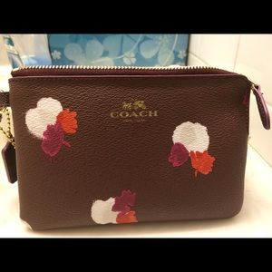 New with tag: coach wristlet
