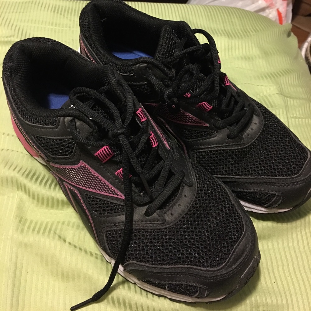 Never worn- reebok running sneakers