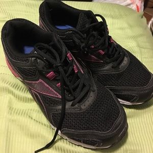 Never worn- reebok running sneakers