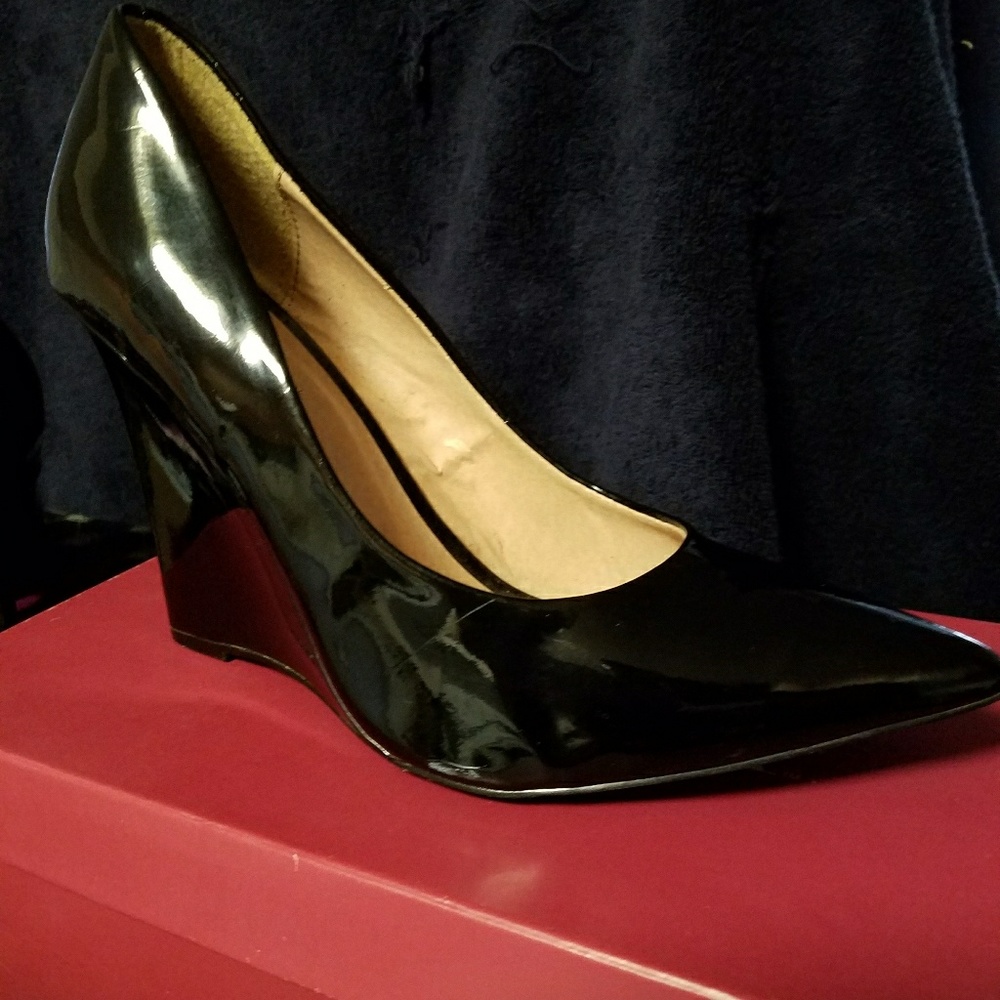 Used Black Patent Leather Wedges