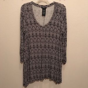 Black and white tunic - Great with leggings