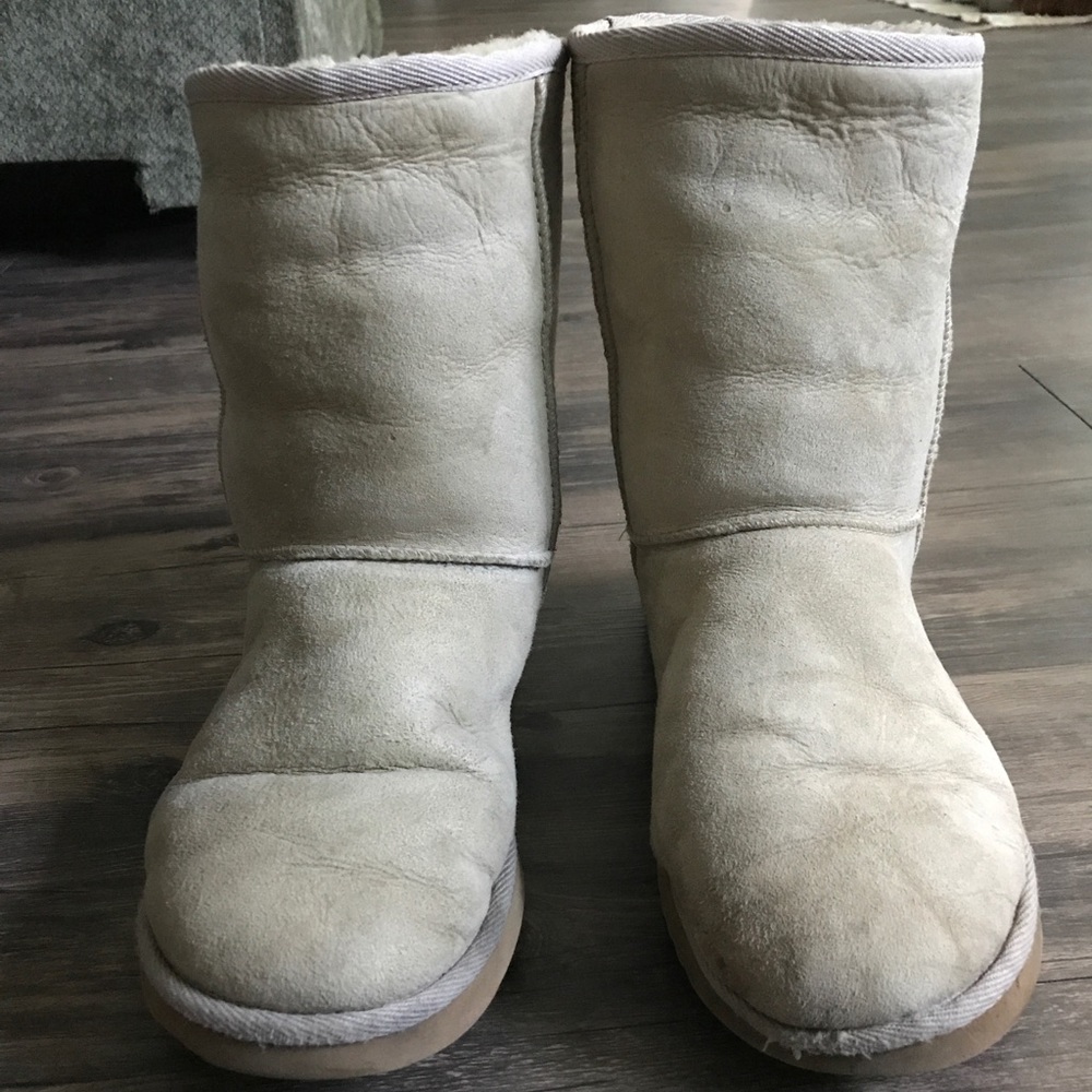 FIRM! Ugg Australia Classic Short Boots in Sand