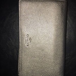 Coach cross body purses that double as a wallets