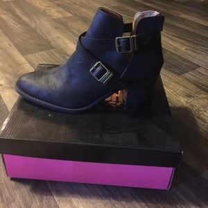 Brand new never worn black booties