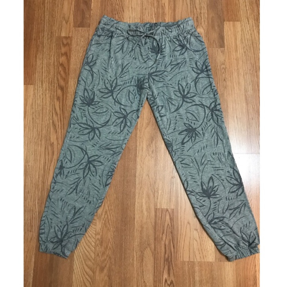 Gillian and O'Malley grey floral pajama pants
