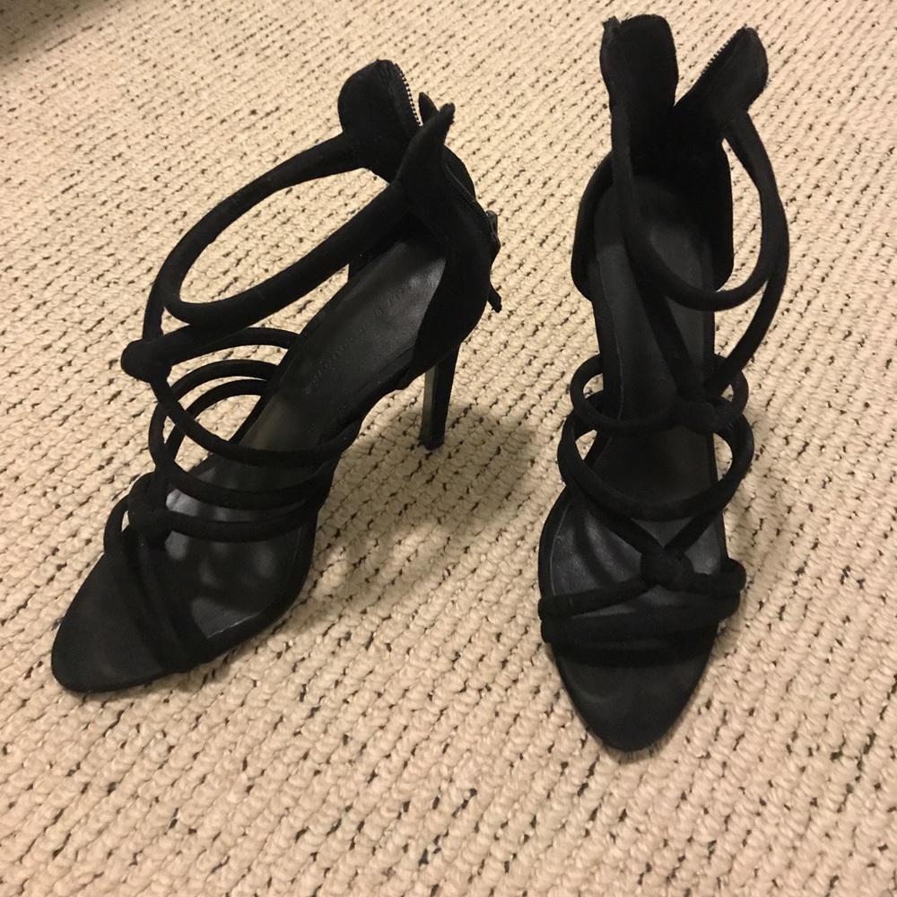 🔥CLOSET CLEAN OUT 🔥 Sexy strappy black heels!